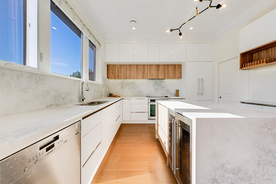 4042 W 20th Avenue Vancouver, BC - 10