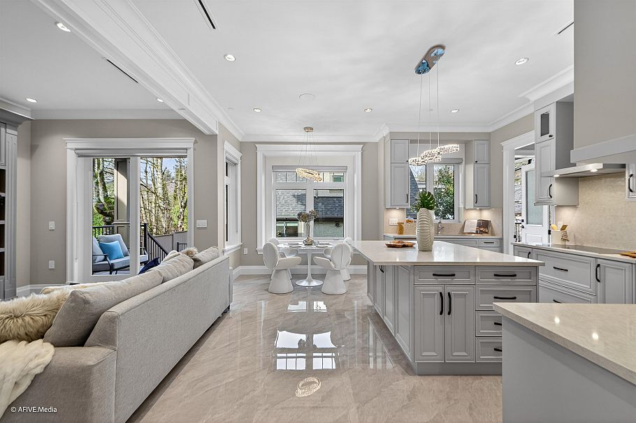 3349 W 37th Avenue Vancouver, BC - 11