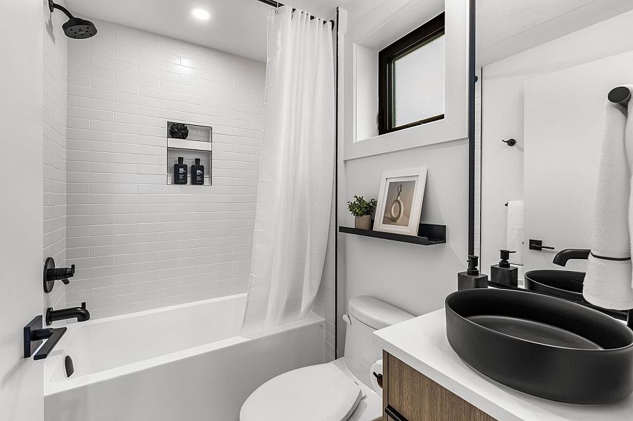 2632 Ward Street Vancouver, BC - 22