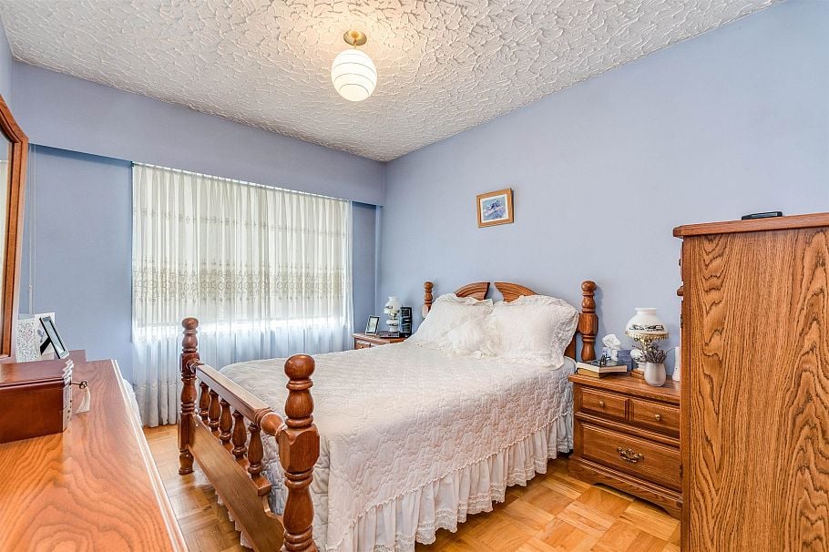 2236 Kitchener Street Vancouver, BC - 20