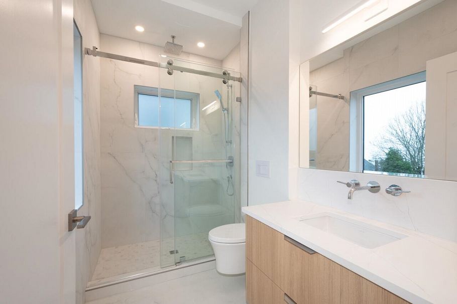 4426 W 4th Avenue Vancouver, BC - 36