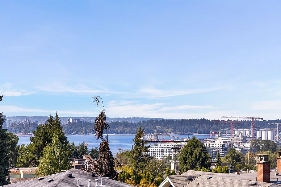 261 W 6th Street North Vancouver, BC - 20