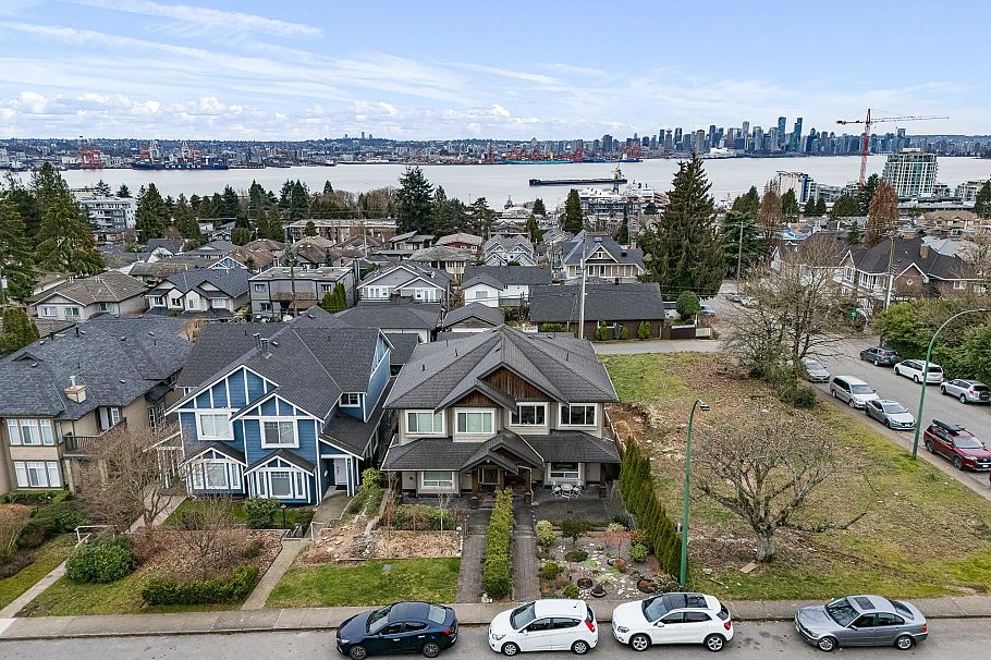 307 E 6th Street North Vancouver, BC - 4