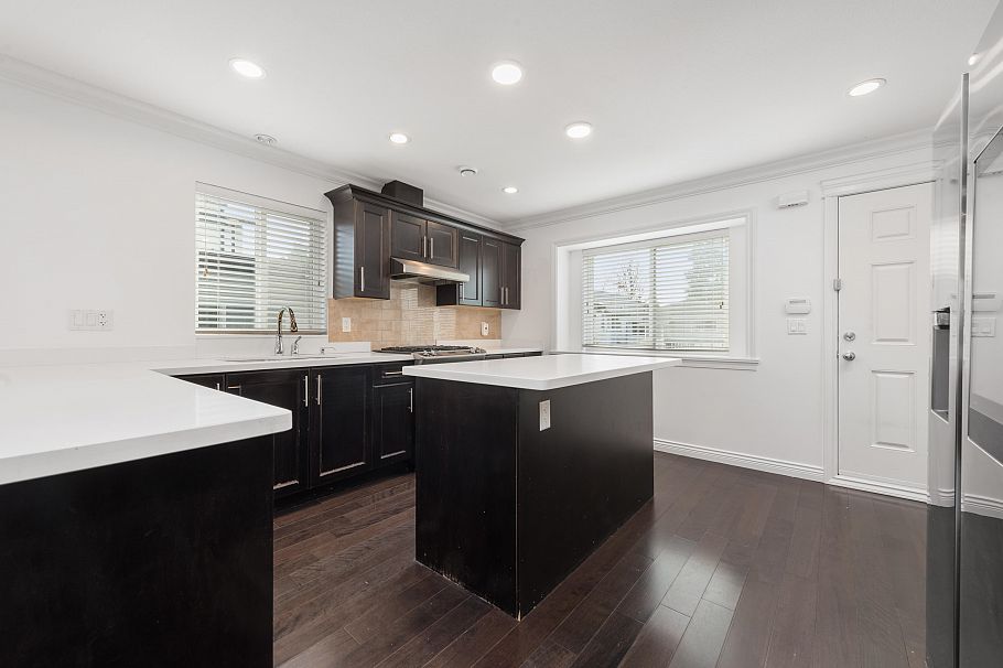 3136 E 47th Avenue Vancouver, BC - 11