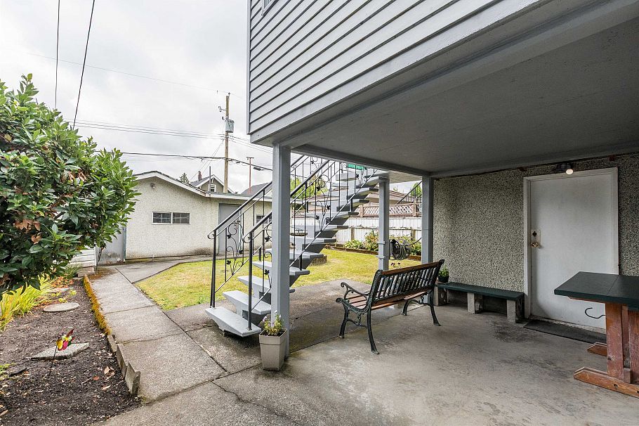 2236 Kitchener Street Vancouver, BC - 4