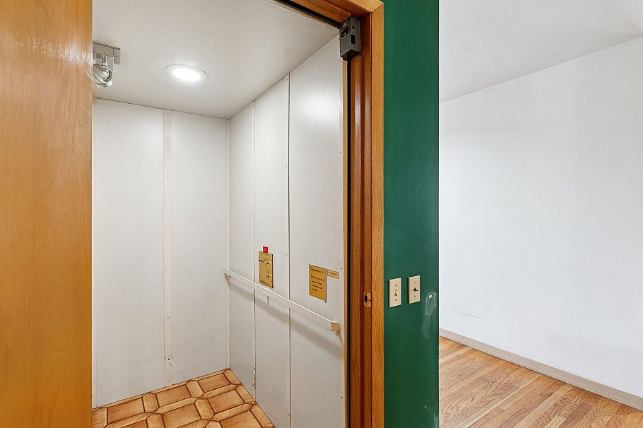 4436 W 11th Avenue Vancouver, BC - 12