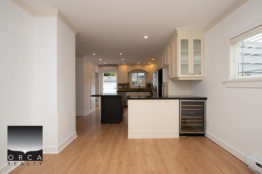 1250 KEITH ROAD, North Vancouver BC V7P 1Y8 North Vancouver, BC - 7