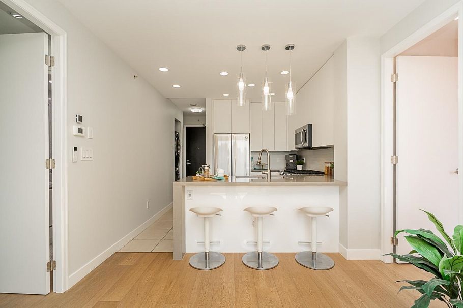 1002 170 W 1st Street North Vancouver, BC - 10