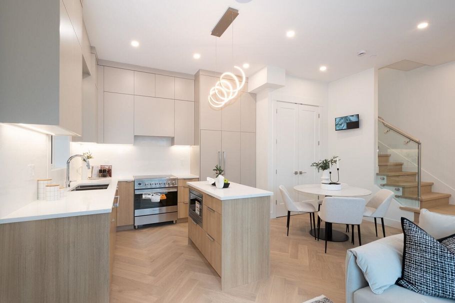 4426 W 4th Avenue Vancouver, BC - 26