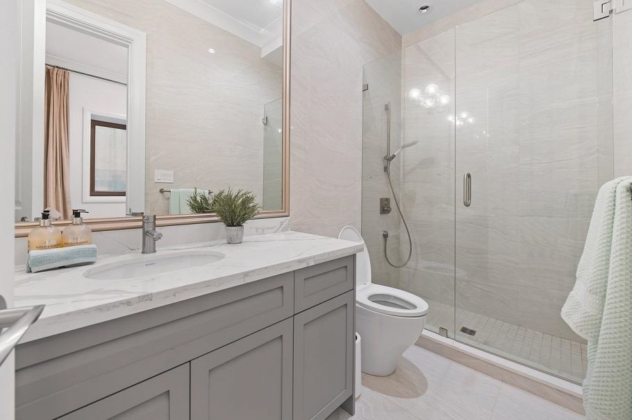 2867 W 44th Avenue Vancouver, BC - 32