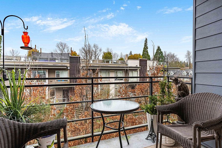 206 715 W 15th Street North Vancouver, BC - 32