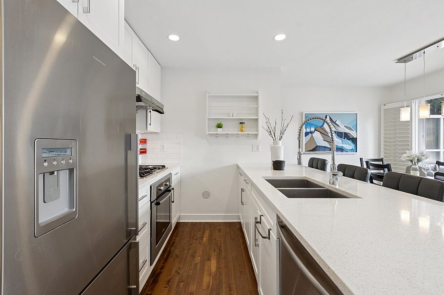 205 E 18th Street North Vancouver, BC - 11