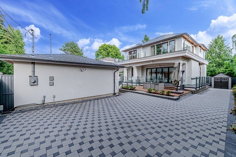 2867 W 44th Avenue Vancouver, BC - 35