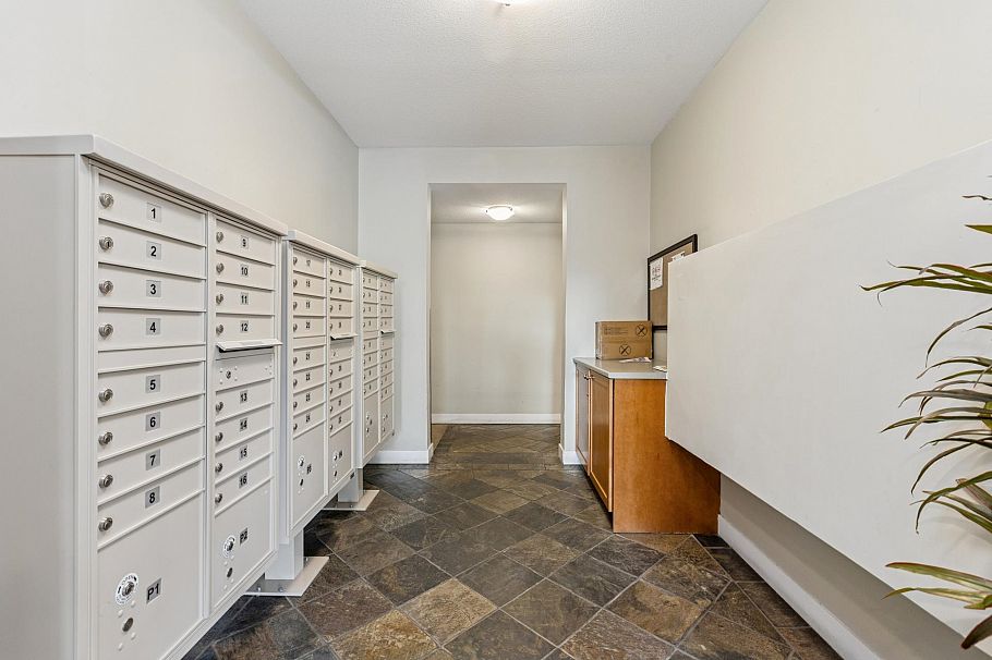 404 183 W 23rd Street North Vancouver, BC - 30