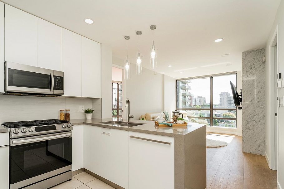 1002 170 W 1st Street North Vancouver, BC - 1