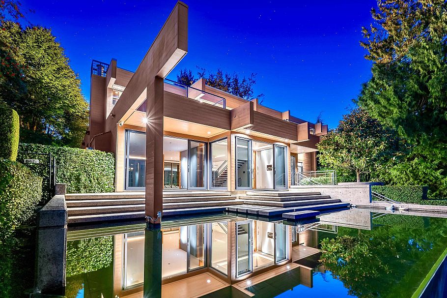 687 Beachview Drive North Vancouver, BC - 2