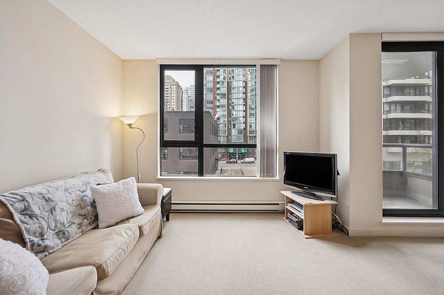 502 977 Mainland Street Vancouver, BC - 2