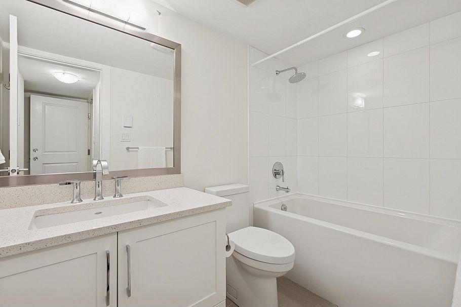 205 E 18th Street North Vancouver, BC - 26