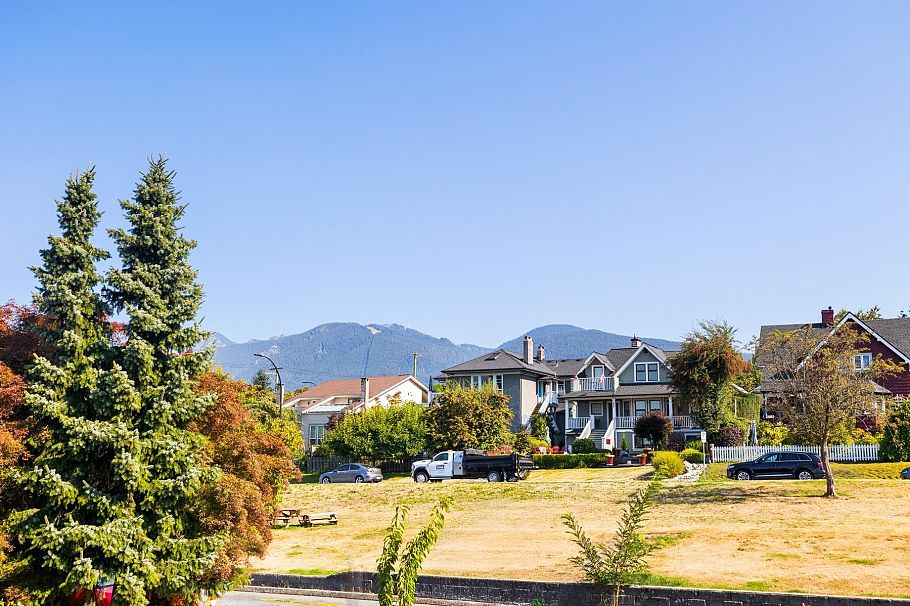 263 W 6th Street North Vancouver, BC - 20