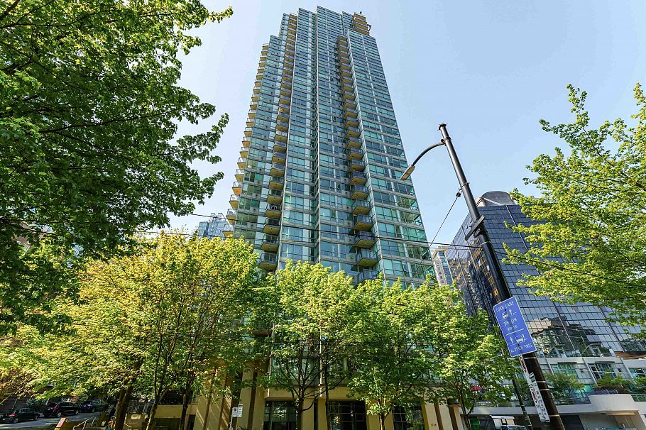306 1328 W Pender Street Vancouver, BC - 2