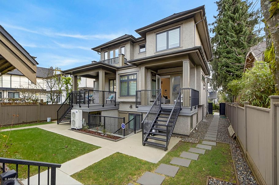 3349 W 37th Avenue Vancouver, BC - 40