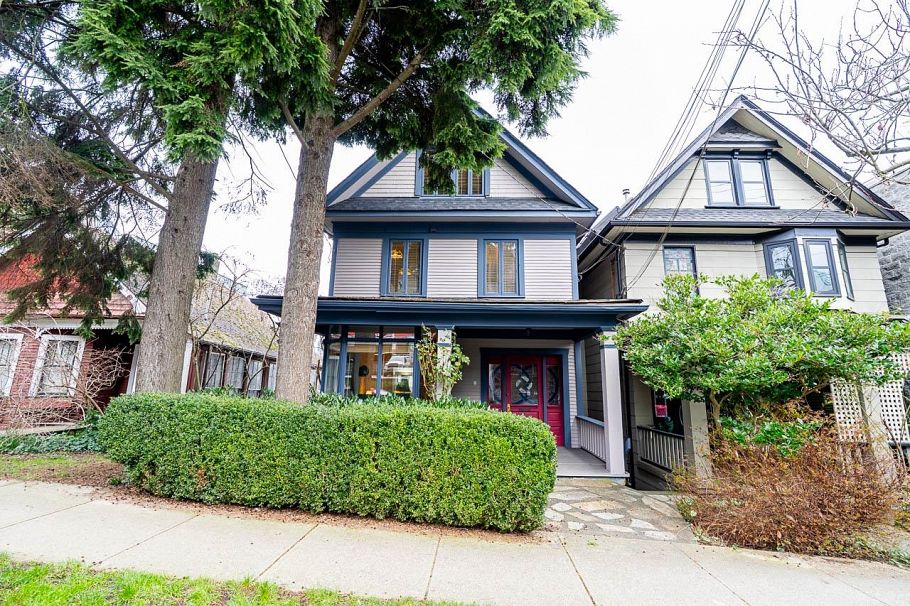 967 W 8th Avenue Vancouver, BC - 32