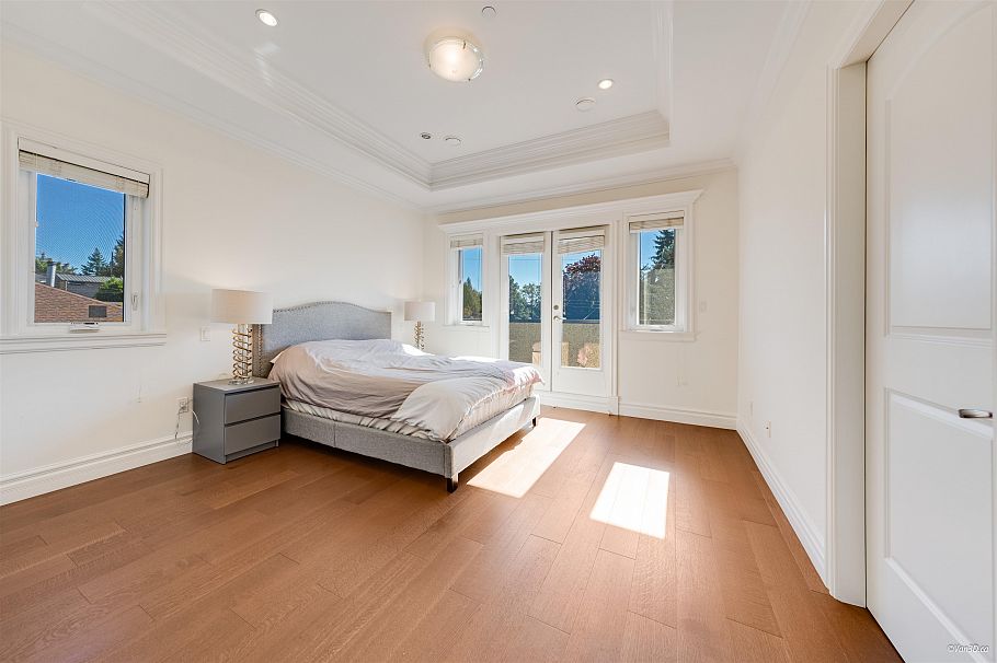 4042 W 20th Avenue Vancouver, BC - 11