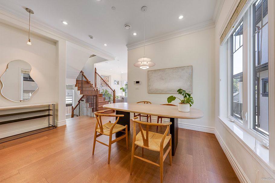 4042 W 20th Avenue Vancouver, BC - 5