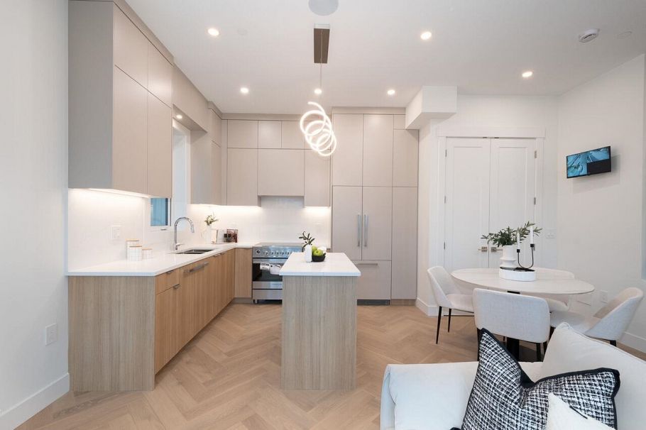 4426 W 4th Avenue Vancouver, BC - 25