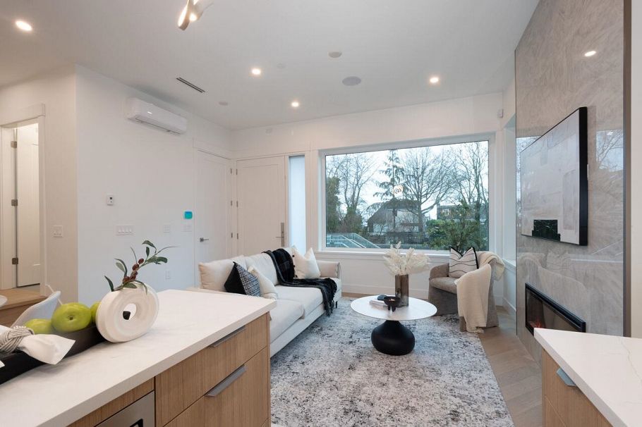 4426 W 4th Avenue Vancouver, BC - 13