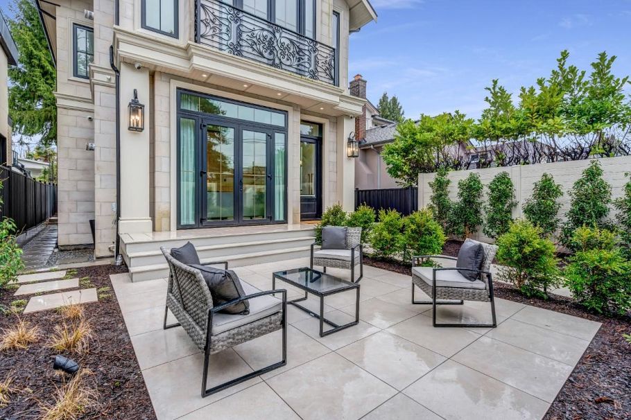 4454 W 4th Avenue Vancouver, BC - 10