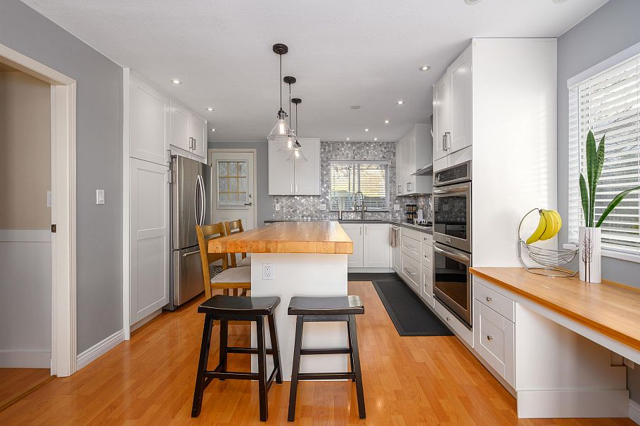 2735 Tempe Knoll Drive North Vancouver, BC - 7