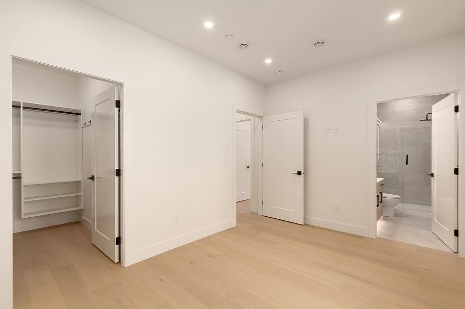 1 3506 E Pender Street Vancouver, BC - 22