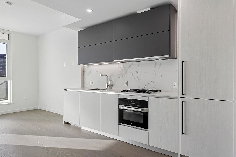 606 8415 Granville Street Vancouver, BC - 11