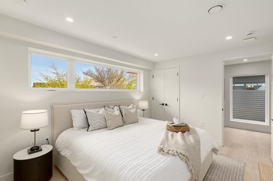 2652 E 38th Avenue Vancouver, BC - 4