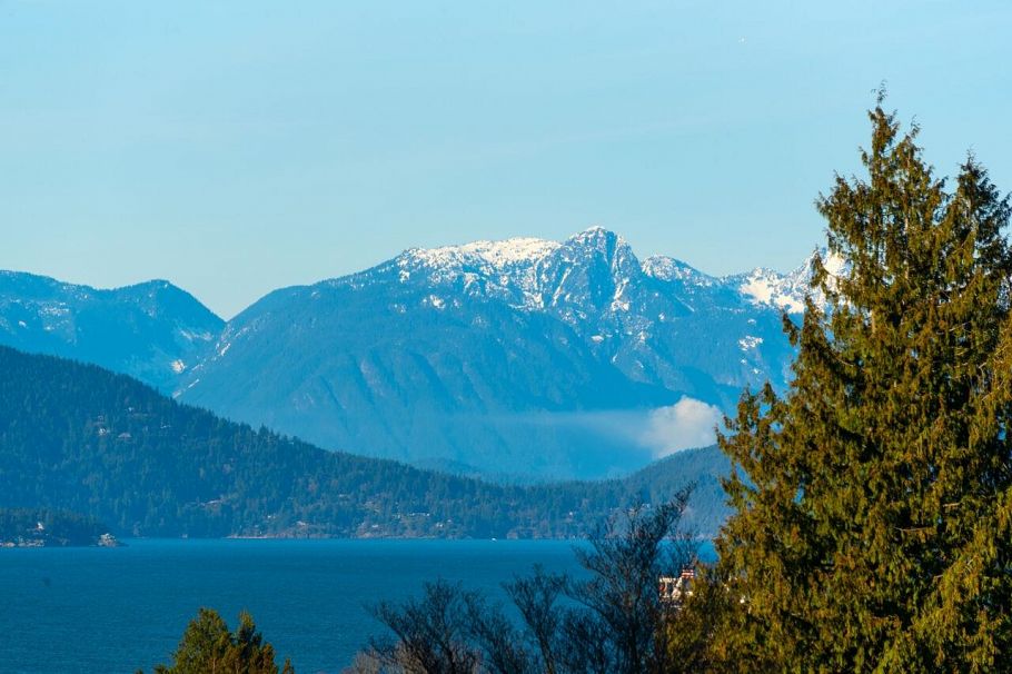 4426 W 4th Avenue Vancouver, BC - 3