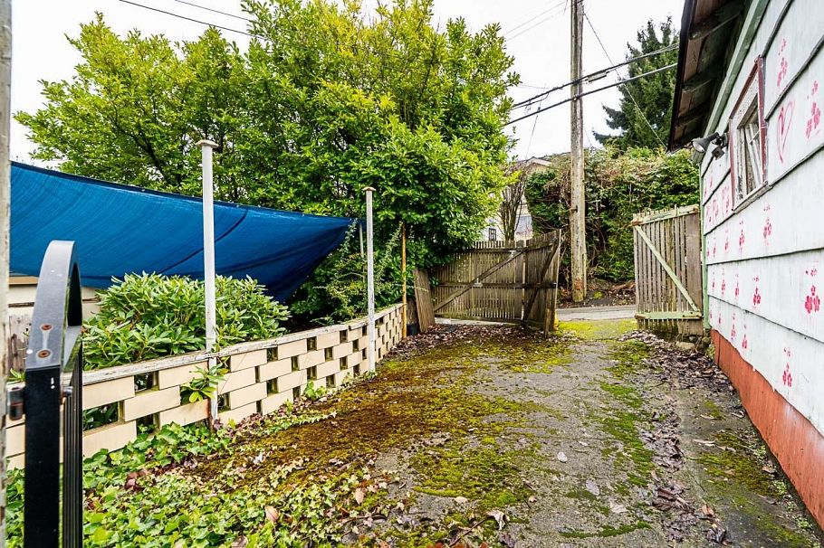 4534 W 5th Avenue Vancouver, BC - 29