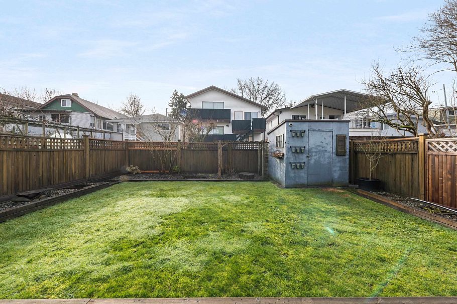 3136 E 47th Avenue Vancouver, BC - 35