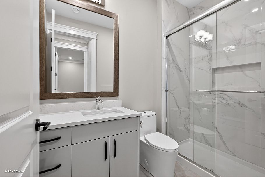 3349 W 37th Avenue Vancouver, BC - 37