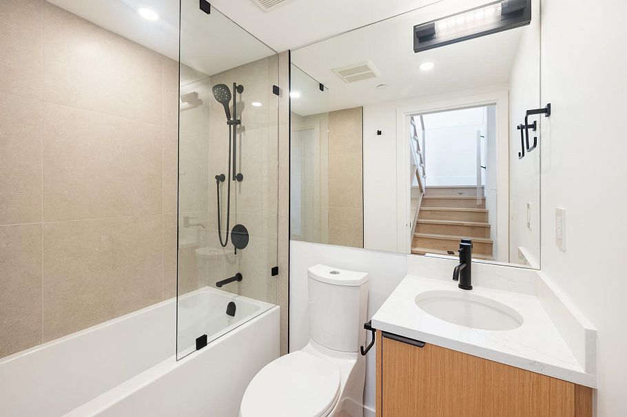 261 W 6th Street North Vancouver, BC - 13