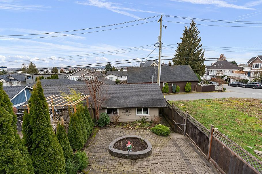 307 E 6th Street North Vancouver, BC - 27