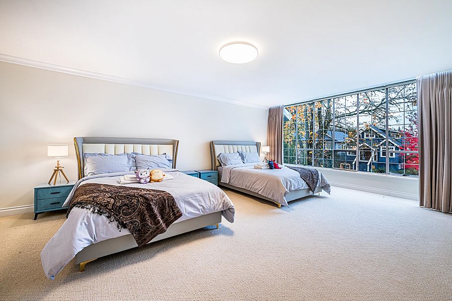 4570 W 13th Avenue Vancouver, BC - 9