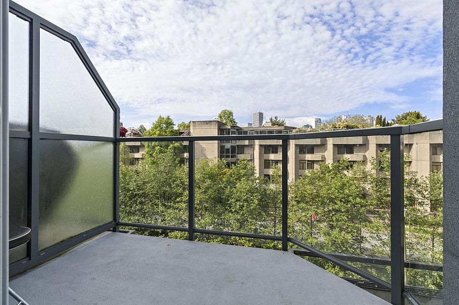 13 1355 W 4th Avenue Vancouver, BC - 12