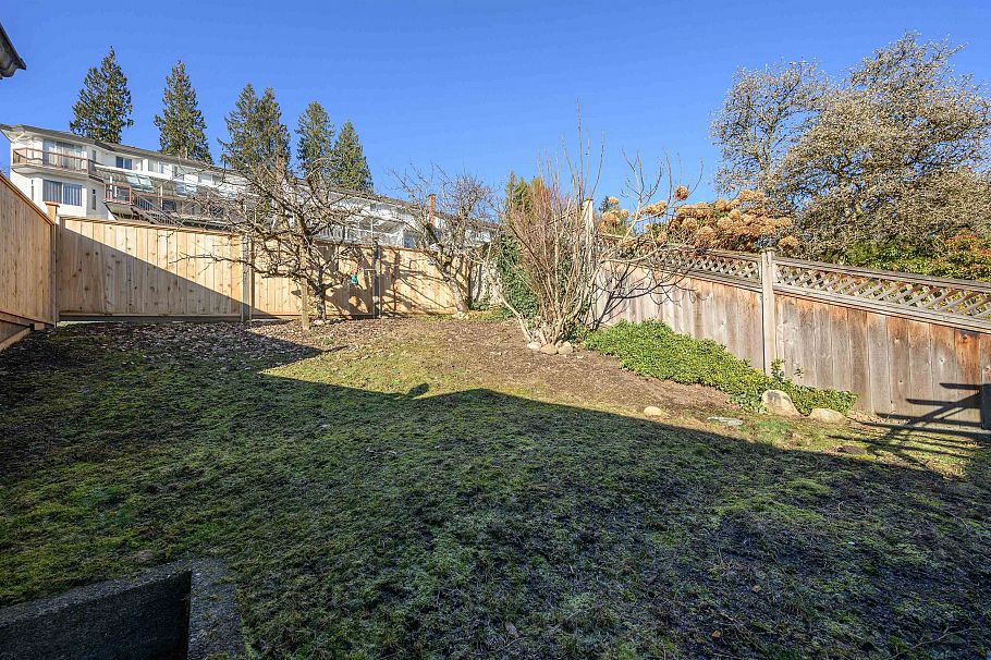 2735 Tempe Knoll Drive North Vancouver, BC - 27