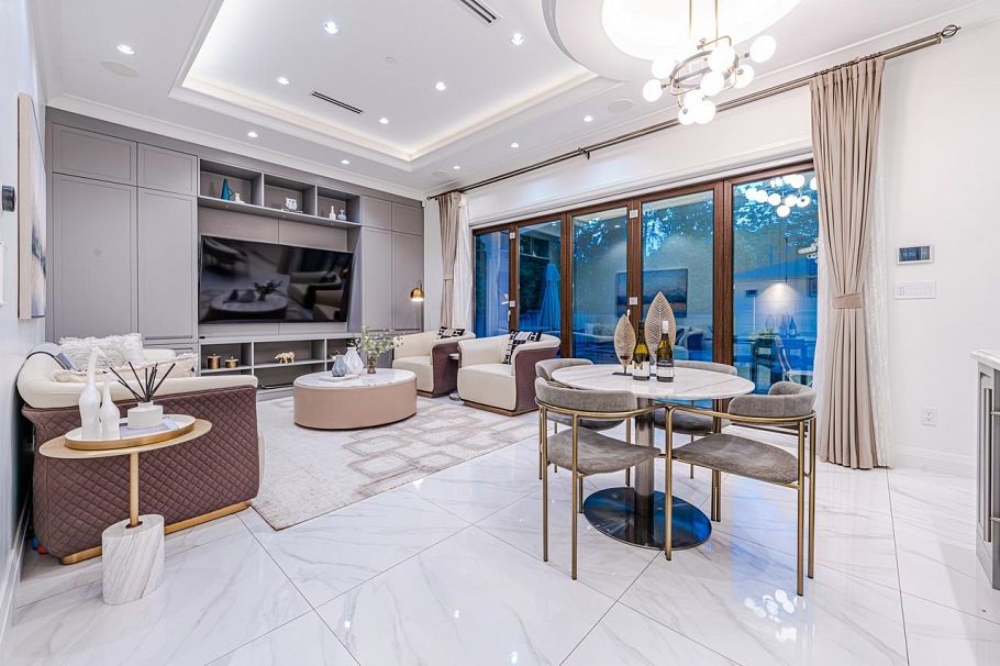 2867 W 44th Avenue Vancouver, BC - 8