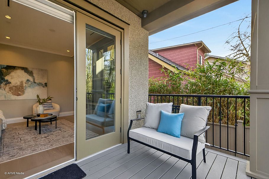 3349 W 37th Avenue Vancouver, BC - 39