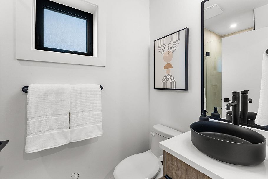 2632 Ward Street Vancouver, BC - 25