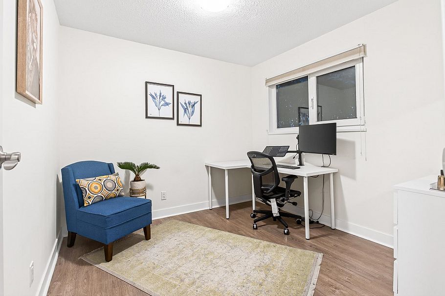 1614 Lynn Valley Road North Vancouver, BC - 14