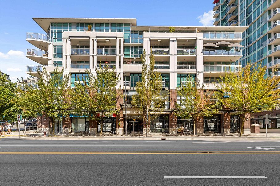 307 100 E Esplanade Avenue North Vancouver, BC - 33