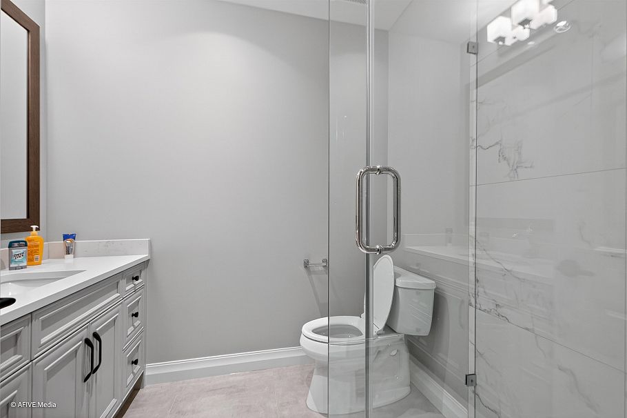 3349 W 37th Avenue Vancouver, BC - 32